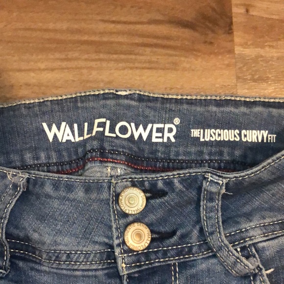 WallFlower Luscious Curve Fit Ripped Jeans - Picture 2 of 8